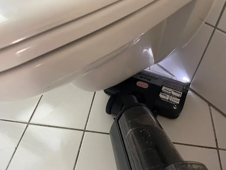 Test Wischsauger Shark passt nicht unter Toilette